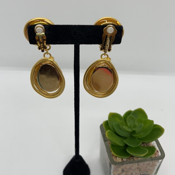 Norma Jean Vintage pearl necklace & earring set - Picture 7 of 10